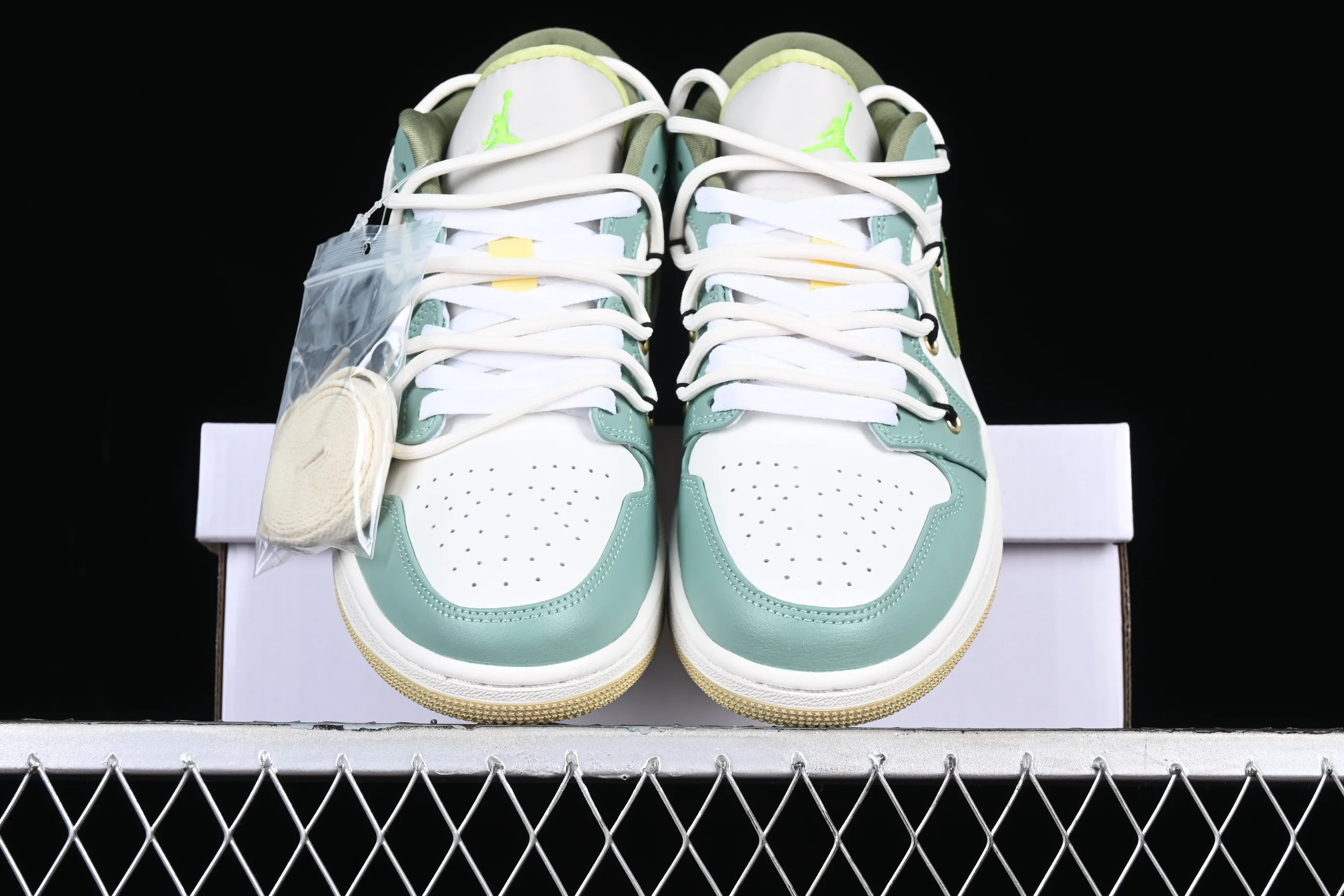All categories Air Jordan Jordan series basketball shoes Air Jordan 1 Low Z version Air Jordan 1 Low AJ1 Joe 1 fresh green strap deconstruction low-top basketball shoes FD9906-131